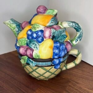 Beautiful unique Mikasa Garden Harvest Sculpted Individual Teapot with Cup KT429